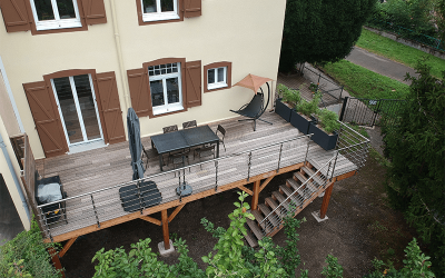 Terrasse sur pilotis en bois exotique Padouk