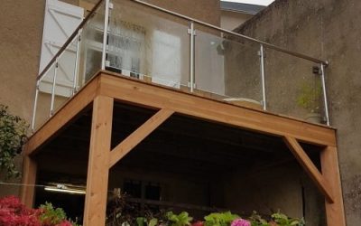 Terrasse sur pilotis en bois mélèze de 11m²