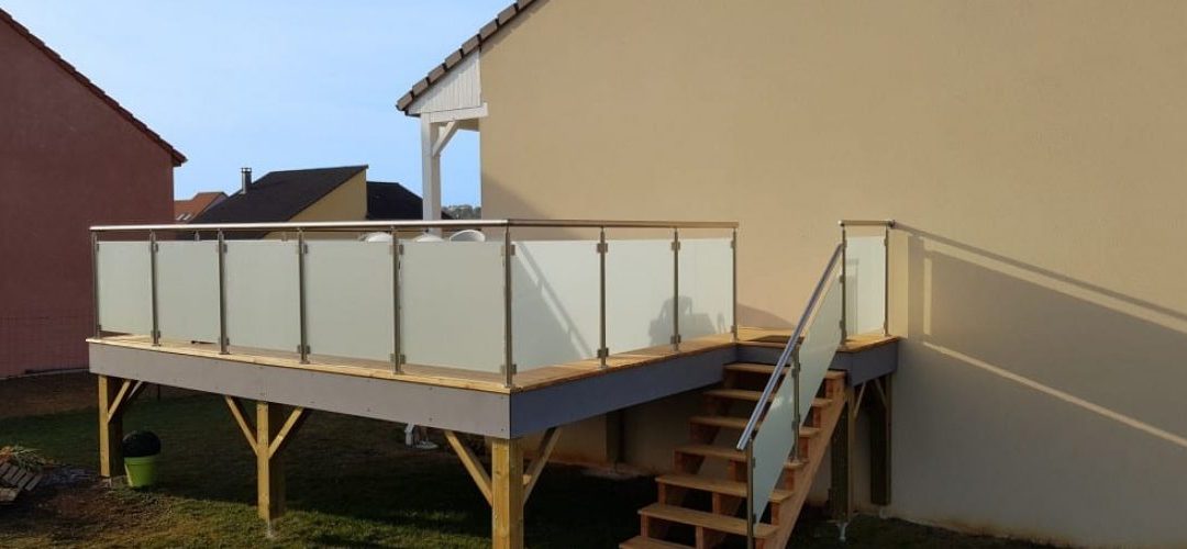 Terrasse sur pilotis en bois mélèze de 20m²