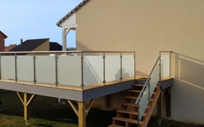 Terrasse sur pilotis en bois mélèze de 20m²