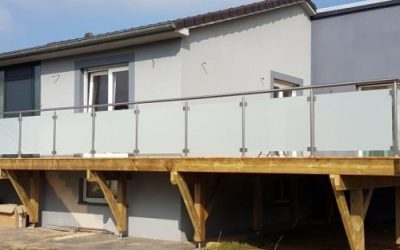 Terrasse sur pilotis en bois mélèze de 46m²