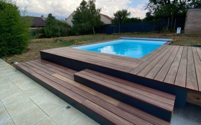 Terrasse piscine en bois exotique Padouk de 28m2