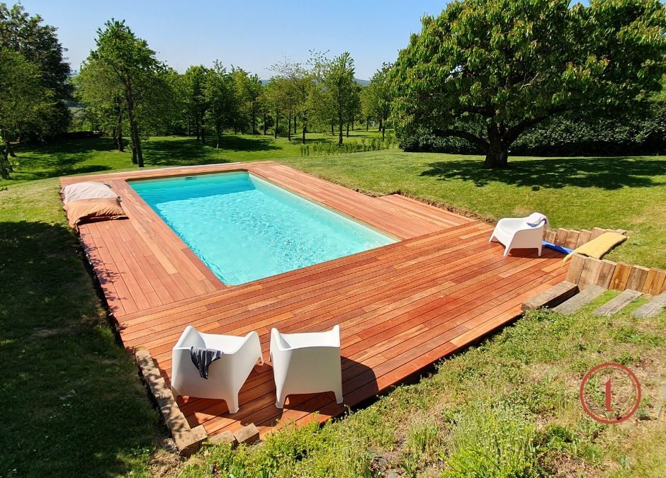Terrasse piscine en Tigerwood – Muiracatiara de 52m2