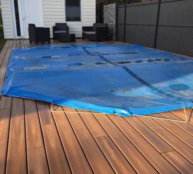 Terrasse piscine en bois composite de 36m²