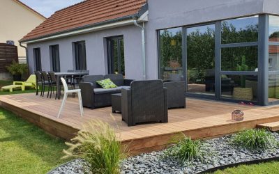Terrasse de plain-pied et patio en bois exotique Cumaru