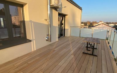 Terrasse sur pilotis de 24.5m2 en bois exotique Garapa