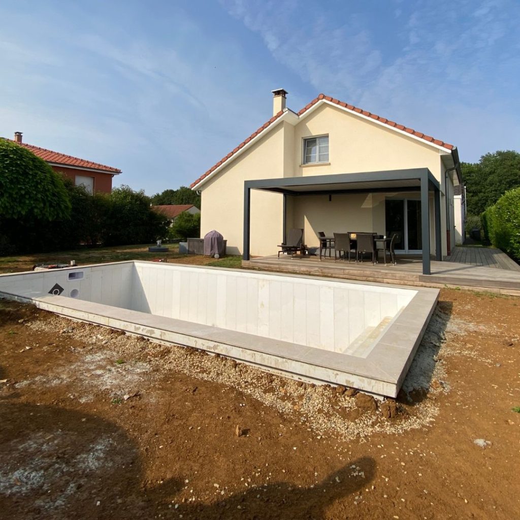 terrasse piscine-bois exotique-padouk-weasyfix-lux piscines-tereny-brehain la ville