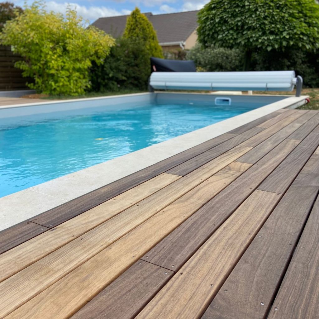 terrasse piscine-bois exotique-padouk-weasyfix-lux piscines-tereny-brehain la ville