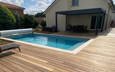 Terrasse piscine en bois exotique Padouk de 41m2
