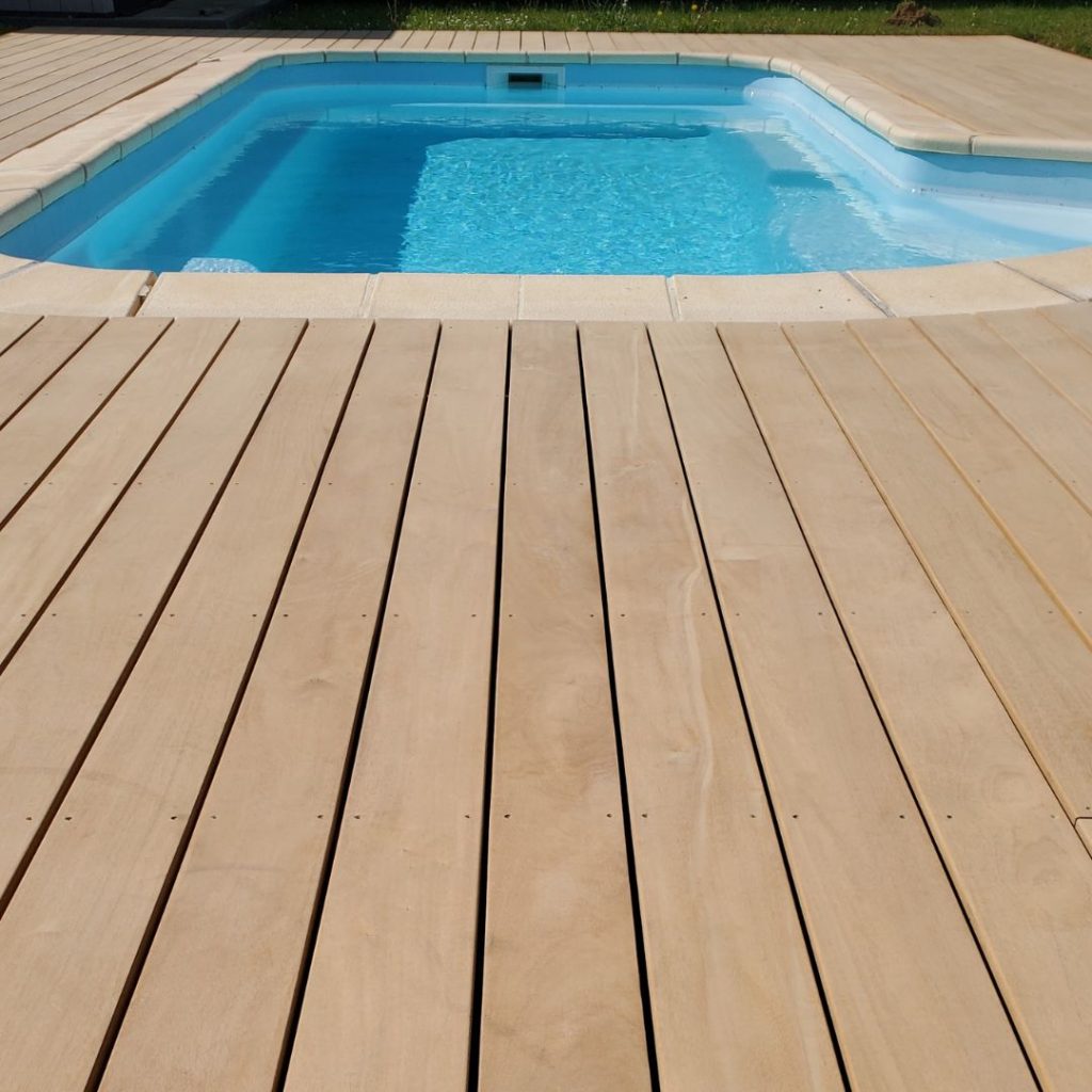 terrasse piscine-rénovation-dalle béton-garapa-bois exotique-cosnes et romain-tereny-57-54 -terrasse bois