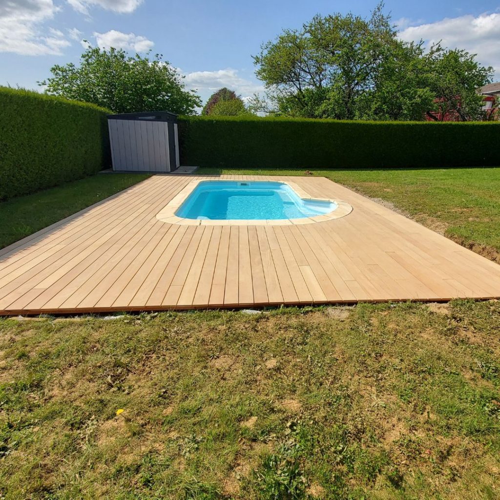 terrasse piscine-rénovation-dalle béton-garapa-bois exotique-cosnes et romain-tereny-57-54 -terrasse bois