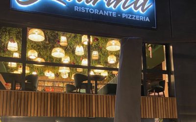 Terrasse restaurant Laurina en bambou – Bancs, jardinières, brise-vue, meuble.