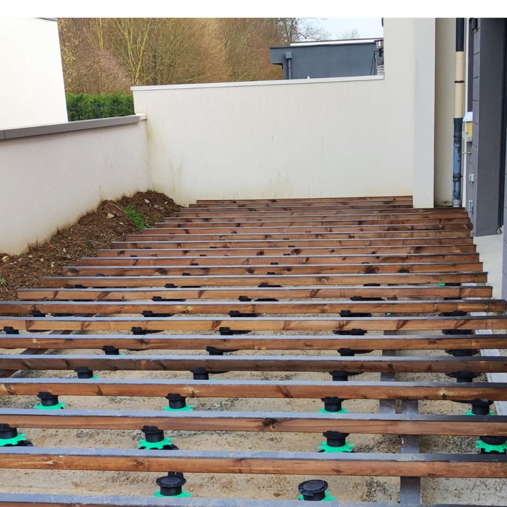 terrasse-bois-allee-entree-tamarindo-bois-exotique-tereny-moselle-cuvry-metz-luxembourg