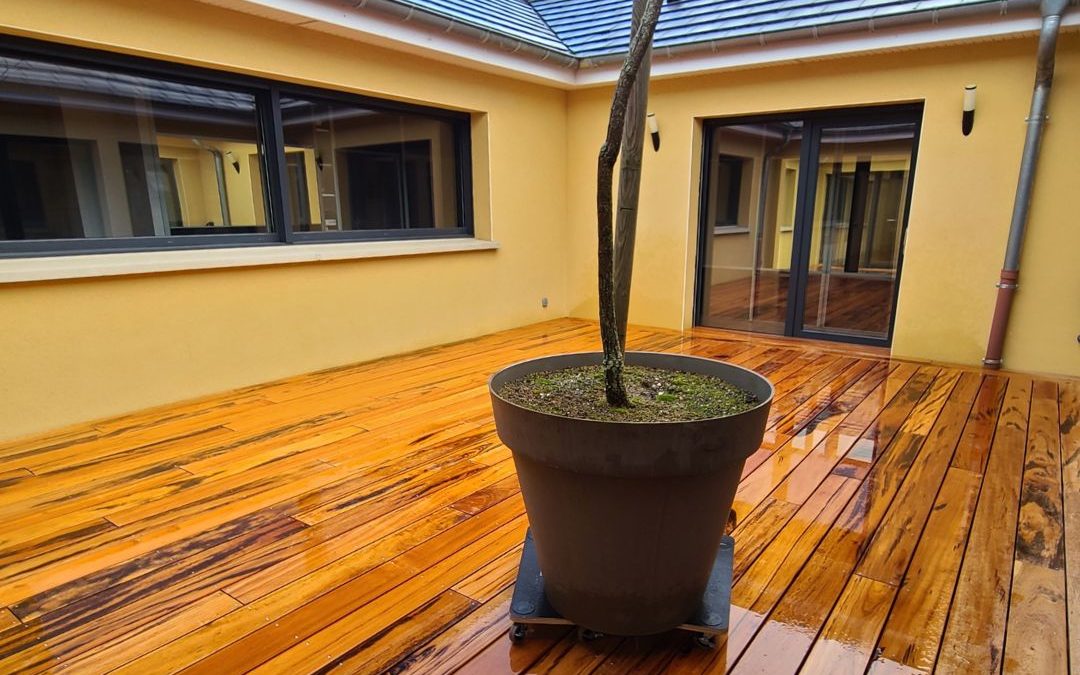 Terrasse plain-pied en Muiracatiara de 32m2
