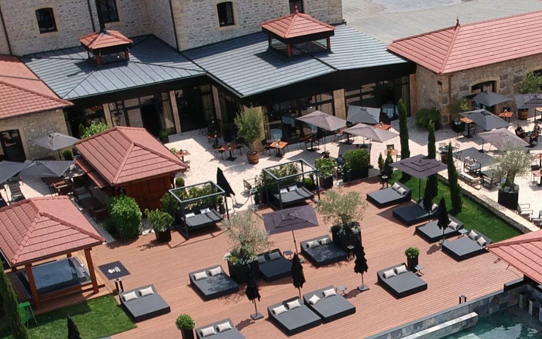 Terrasse piscine en Bambou – Domaine de la Klauss Montenach