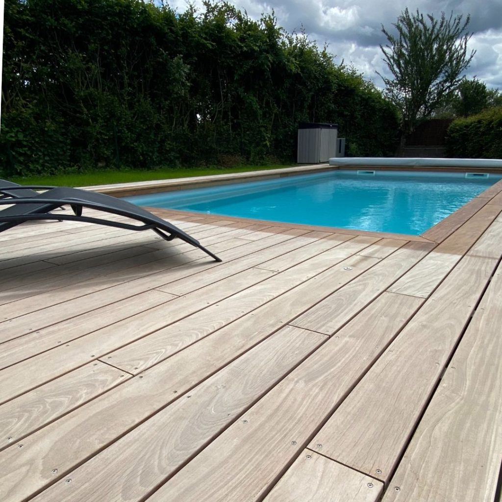 Terrasse-piscine-terrasse-ipe-lorraine-piscines-tereny-feves-moselle-ipe-grise-terrasse-25m2-piscine-rectangulaire