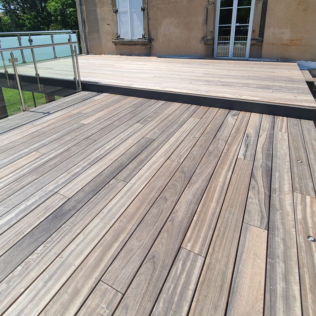 terrasse-pilotis-padouk-grise-terrasse-pilotis-bois-bionville-tereny-moselle-garde-corps-alu-eclairage-terrasse