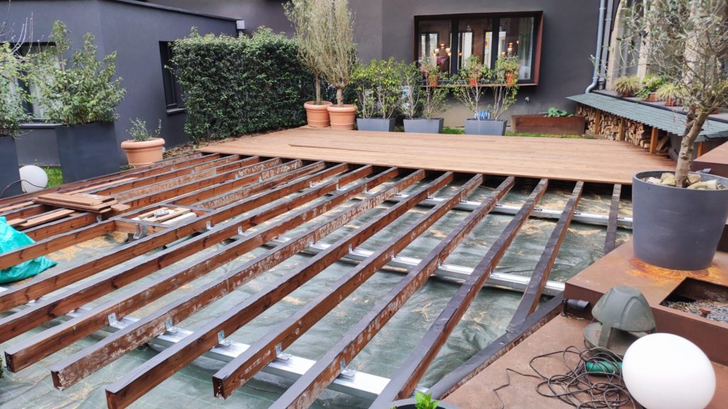 terrasse hostellerie grunewald-terrasse bois-tereny-luxembourg-banc terrasse bois-terrasse pin US