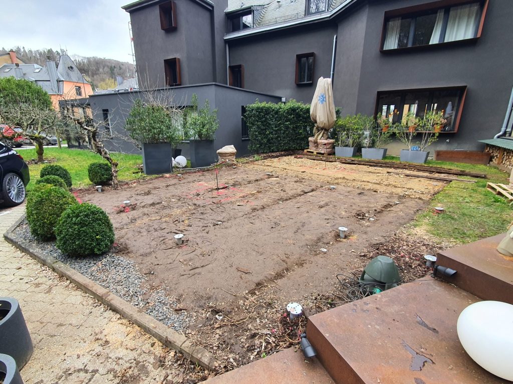 terrasse hostellerie grunewald-terrasse bois-tereny-luxembourg-banc terrasse bois-terrasse pin US